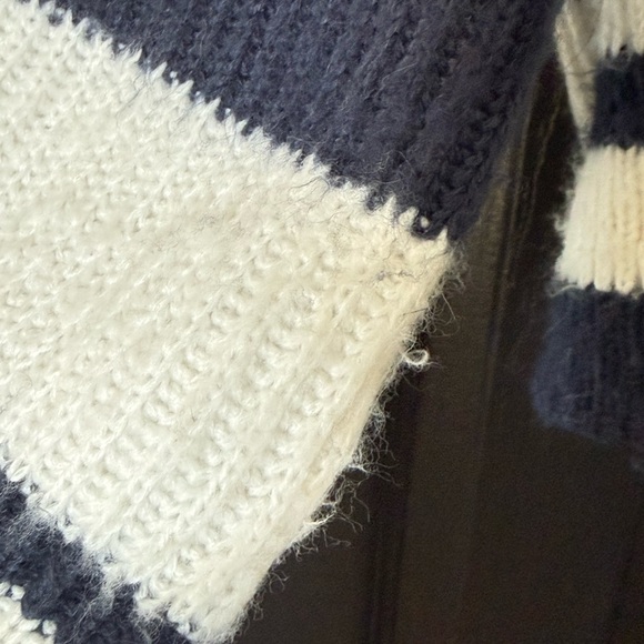 Sweater - Picture 4 of 5